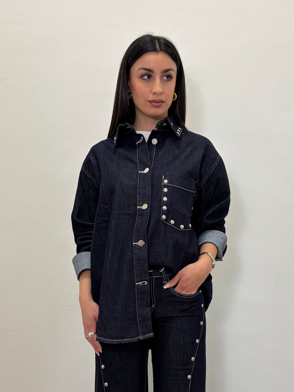 Camicia con borchie