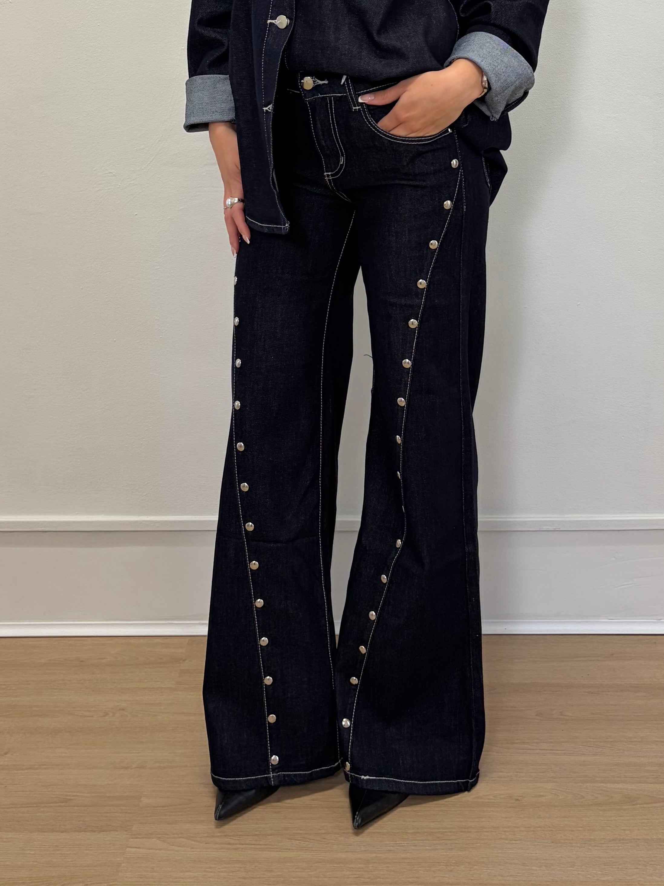 Jeans con borchie