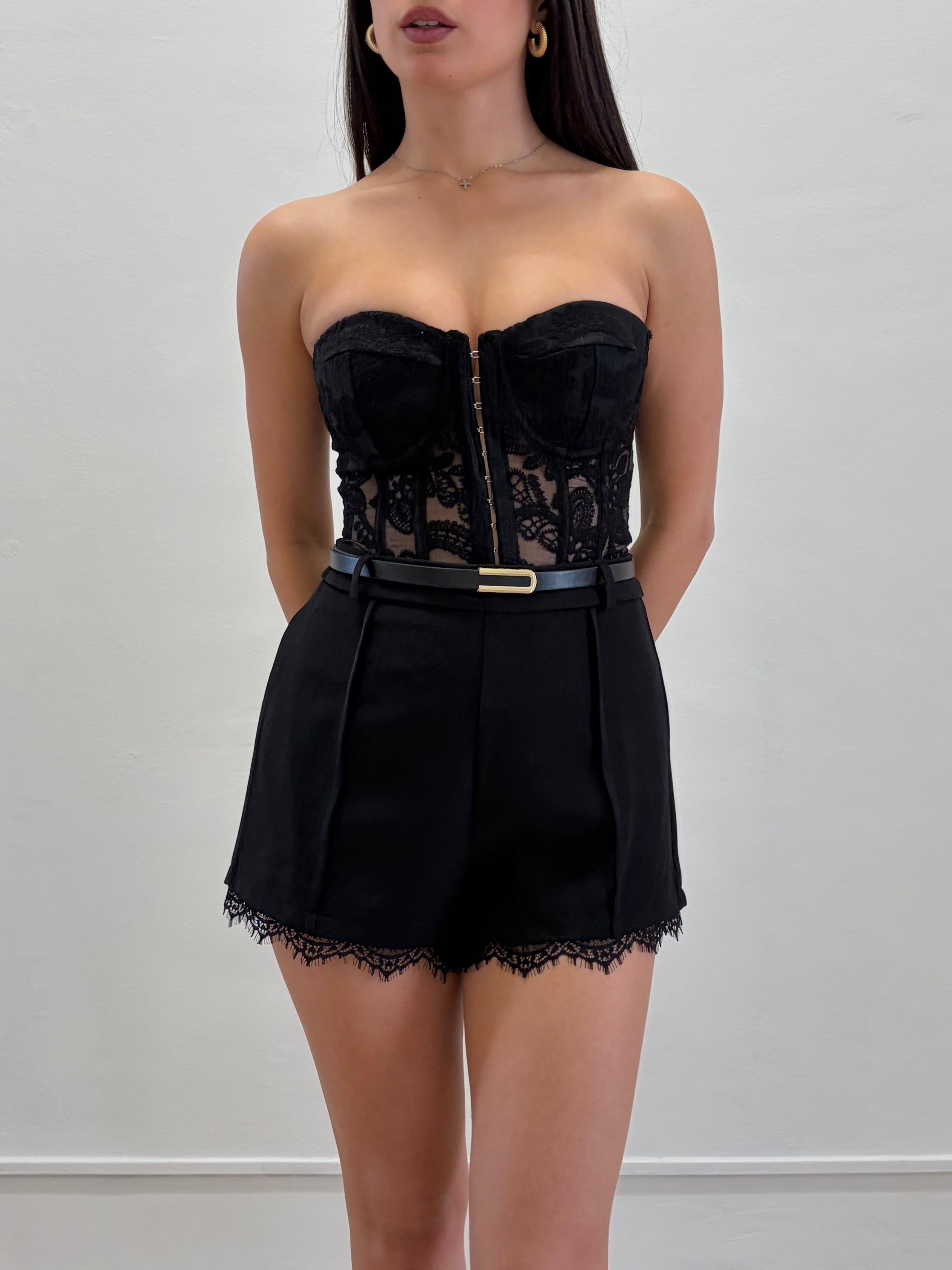 Pantaloncino con pizzo