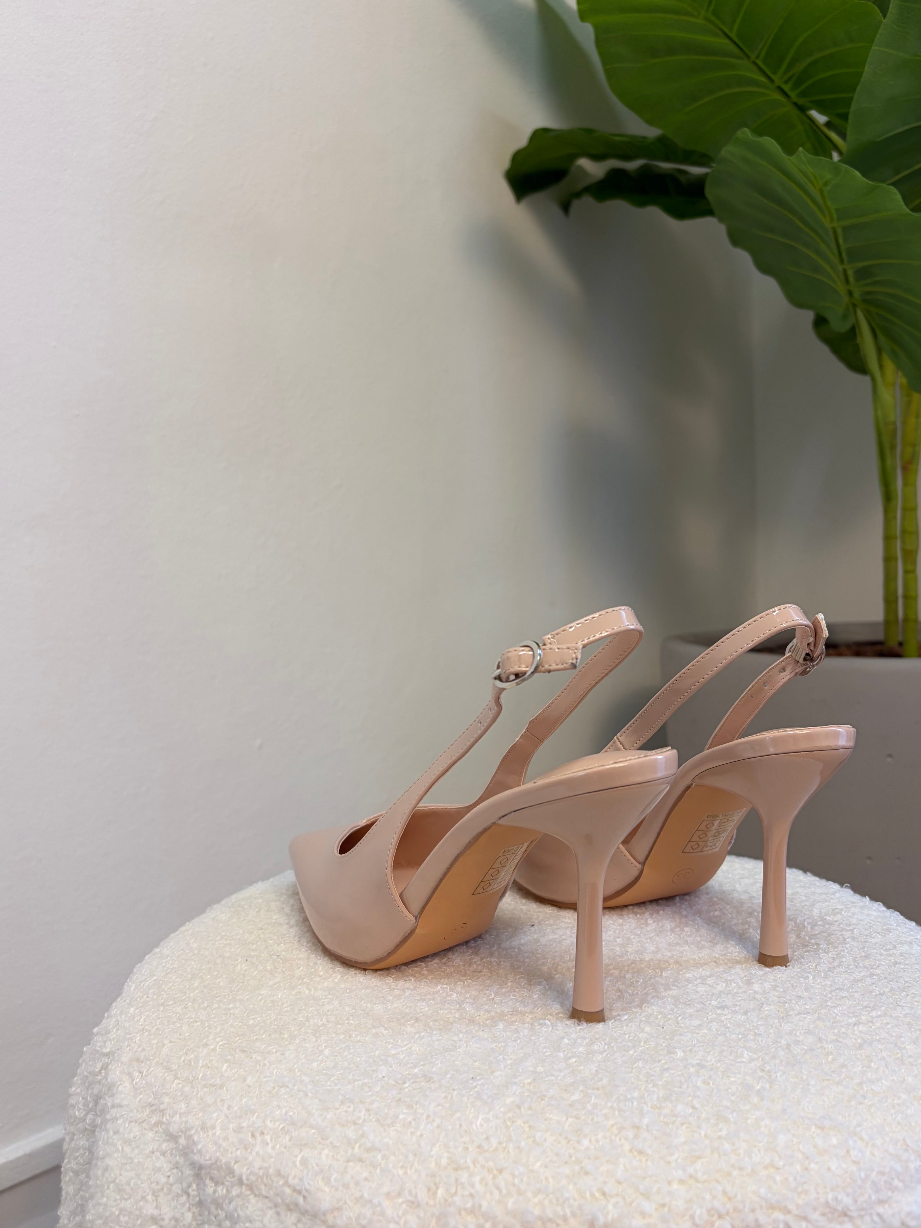 Slingback vernice