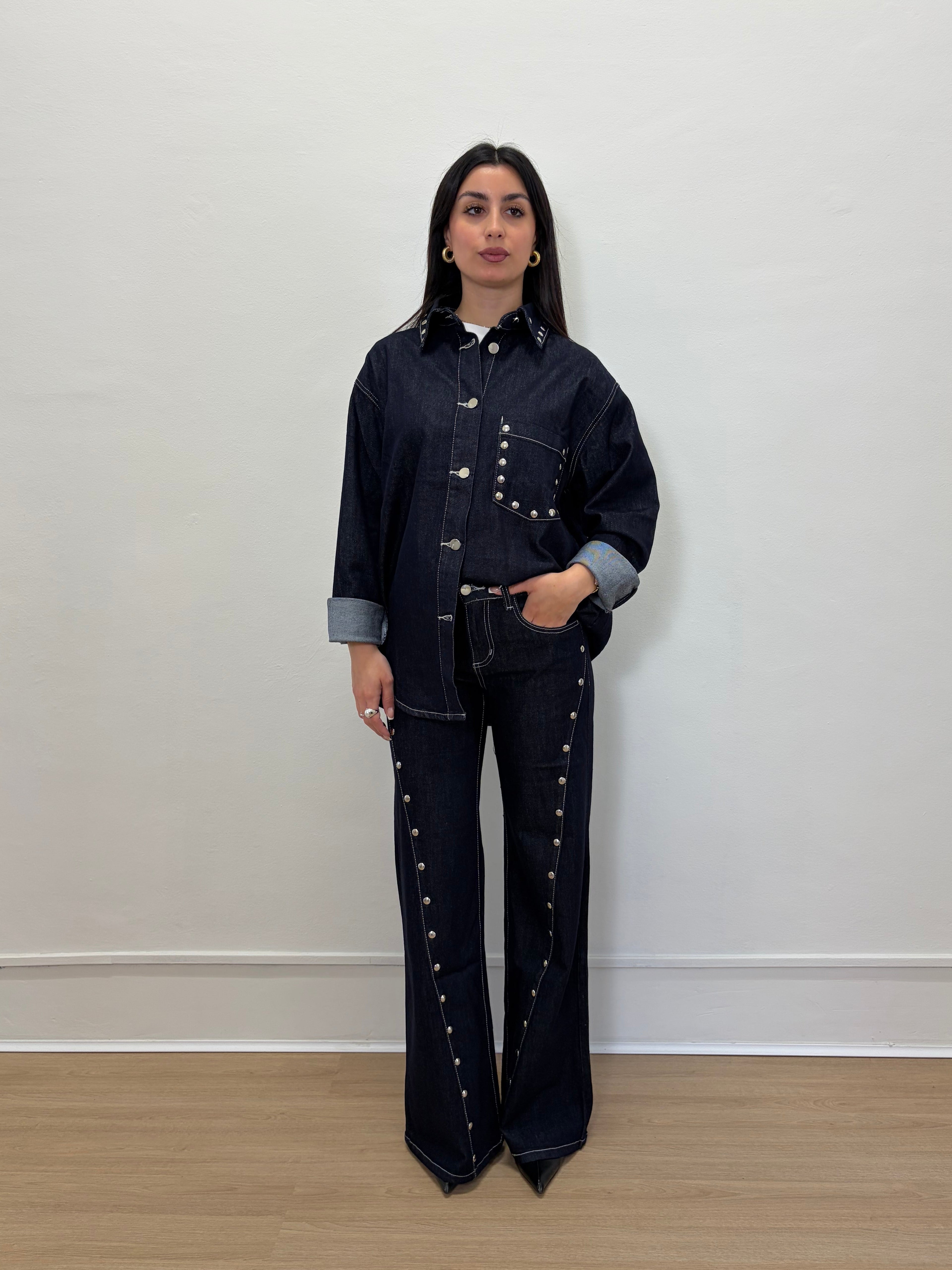 Jeans con borchie