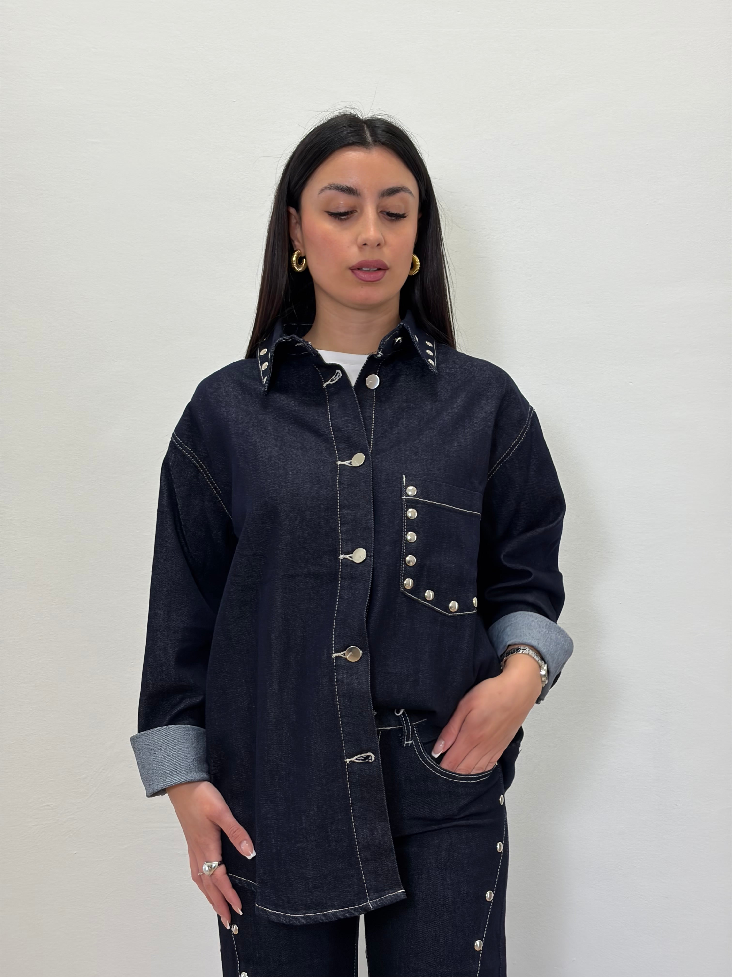 Camicia con borchie