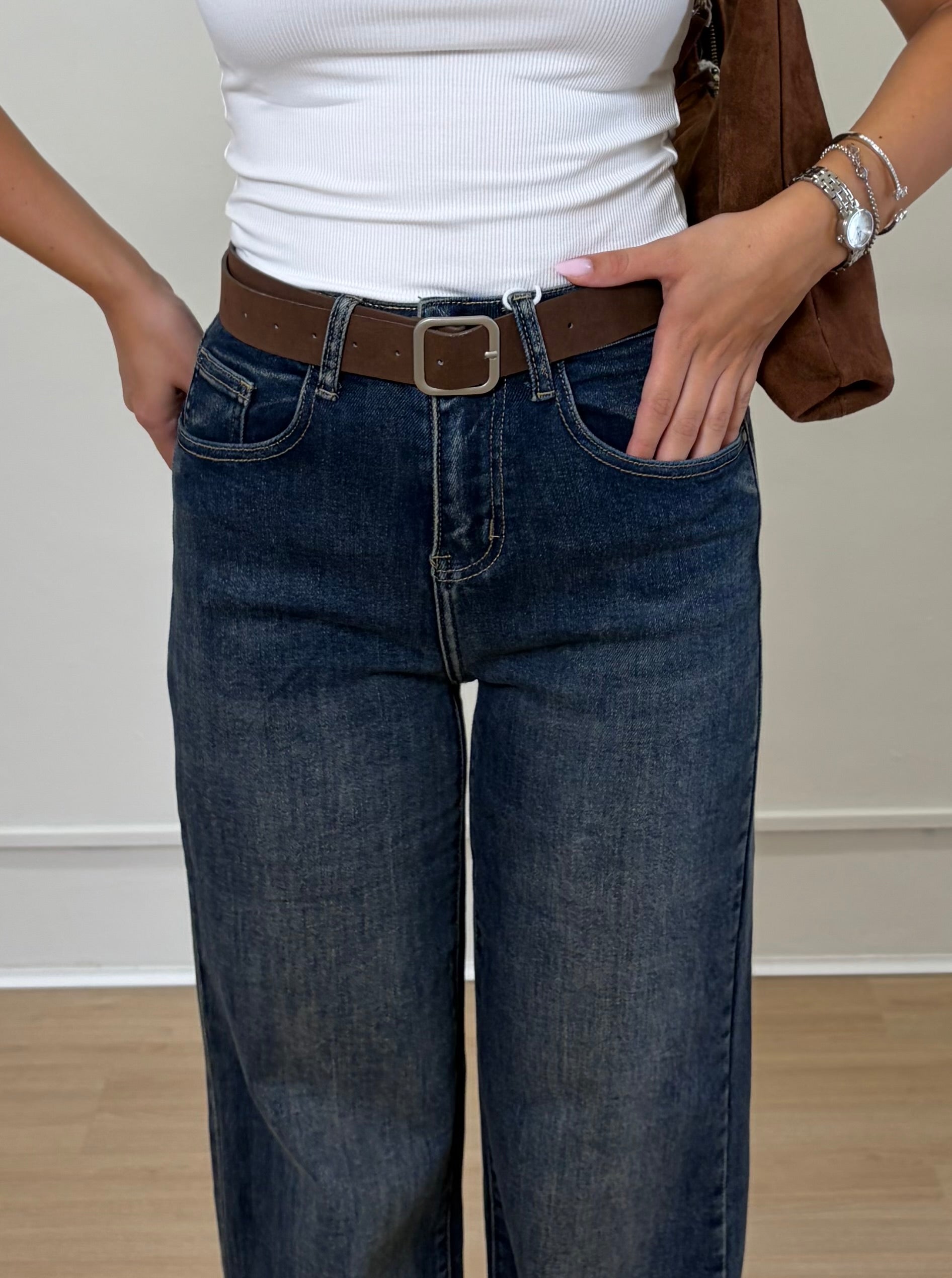 Jeans con cintura marrone